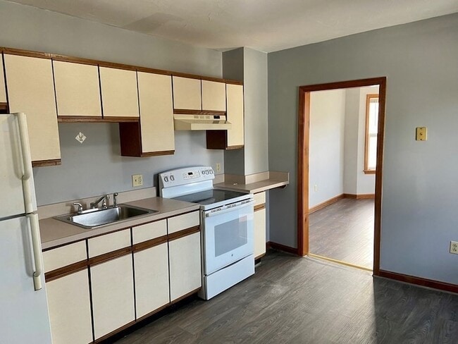155 E Central St, Unit F in Franklin, MA - Building Photo - Building Photo