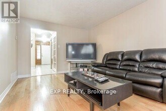40 Dundalk Dr in Toronto, ON - Building Photo - Building Photo
