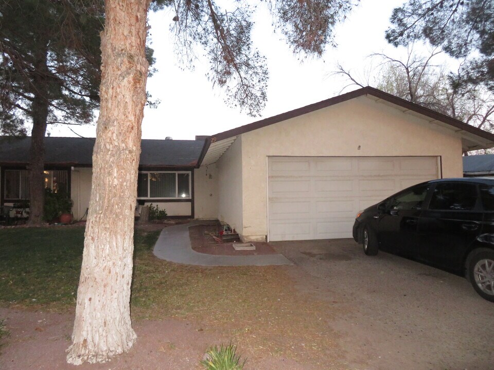 751 Higgins Rd in Barstow, CA - Building Photo