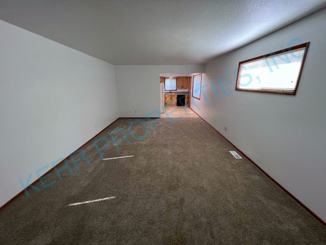 1202 SE Roberts Ave in Gresham, OR - Building Photo - Building Photo