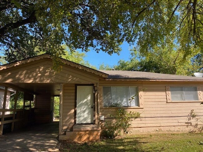 1035 W Star St in Denison, TX - Building Photo - Building Photo