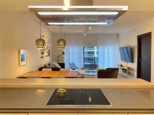 1000 Brickell Plaza, Unit 3807 in Miami, FL - Building Photo - Building Photo