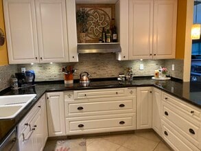 1079 NE Crescent St in Jensen Beach, FL - Building Photo - Building Photo