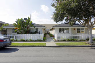 5942 Santa Barbara in Garden Grove, CA - Foto de edificio - Building Photo