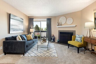 Cambrian Apartments in Aurora, CO - Foto de edificio - Building Photo