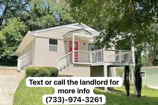 2121 Nichols Ln in Decatur, GA - Building Photo