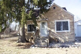 28304 Eton St in Westland, MI - Building Photo