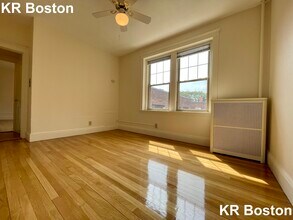 14 Alton Pl in Brookline, MA - Building Photo - Building Photo