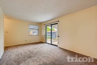 6517 Orbit Way in Fort Collins, CO - Foto de edificio - Building Photo