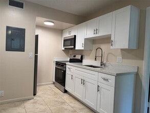 2074 NW 43 Terrace in Lauderhill, FL - Building Photo - Building Photo