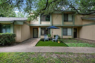 9504 Quail Village Ln in Austin, TX - Building Photo - Building Photo