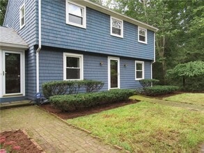 175 Chestnut Dr in East Greenwich, RI - Building Photo - Building Photo
