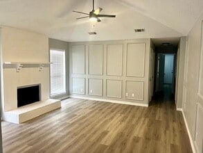 535 McQueary St in Arlington, TX - Building Photo - Building Photo