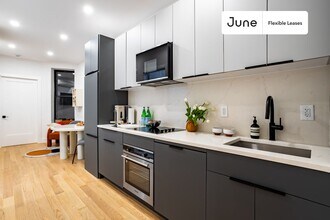 Trendy ROOM at The Central Park Manhattan House, Unit 2 in New York, NY - Foto de edificio - Building Photo