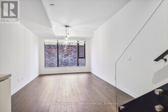 35-335 Wabash Ave in Toronto, ON - Building Photo - Building Photo
