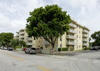 North Bay Villas in North Bay Village, FL - Foto de edificio - Building Photo