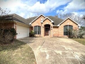 1815 Rustic Oak Ln in Seabrook, TX - Building Photo - Building Photo
