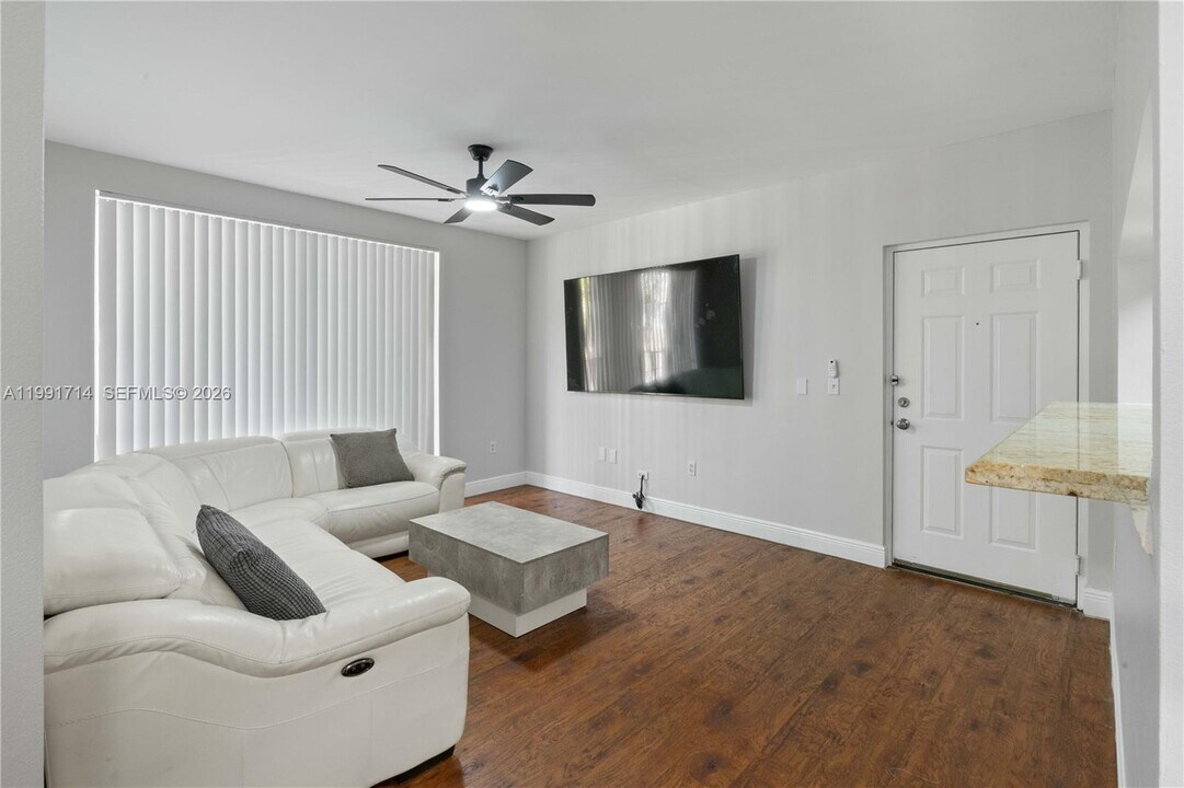 2120 W Preserve Way in Miramar, FL - Building Photo