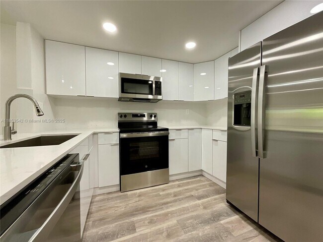 11281 SW 88th St in Miami, FL - Building Photo - Building Photo