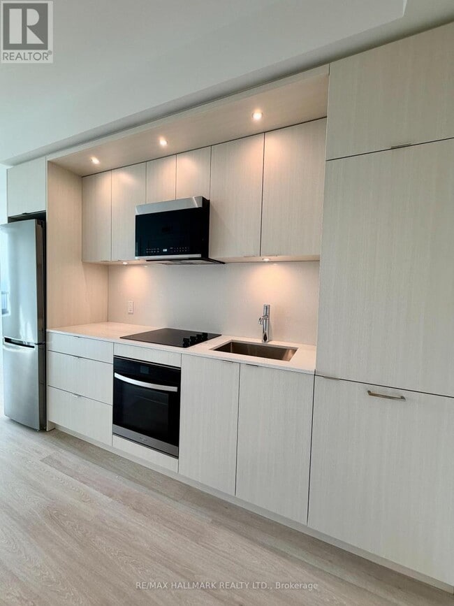 60 Central Park Roadway in Toronto, ON - Building Photo - Building Photo