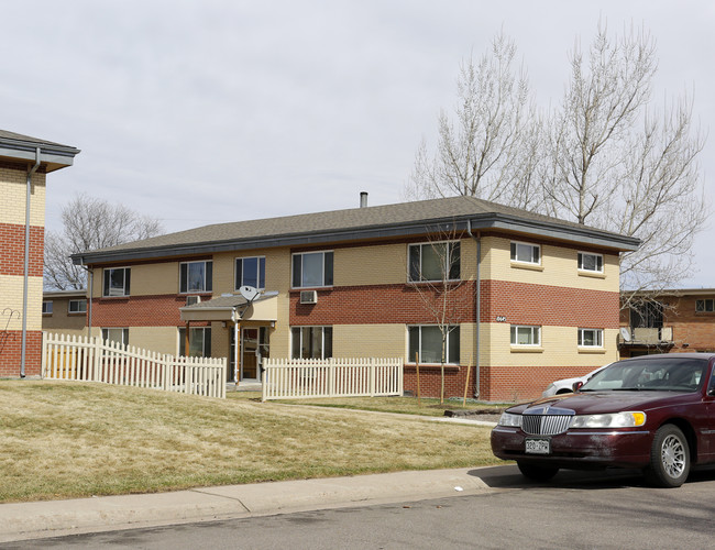 Majestic Heights Apartments in Lakewood, CO - Foto de edificio - Building Photo