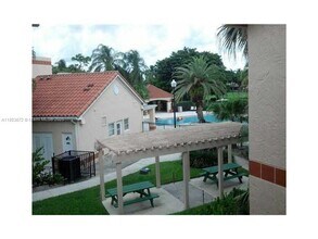 3350 Pinewalk Dr N in Margate, FL - Building Photo - Building Photo