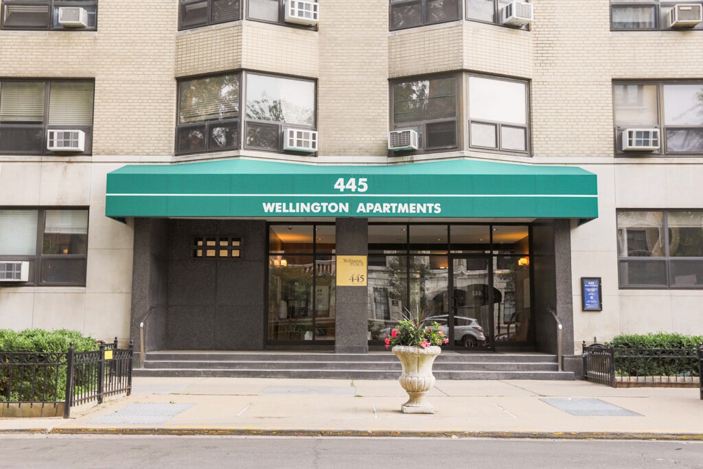 448 W Wellington Ave in Chicago, IL - Building Photo