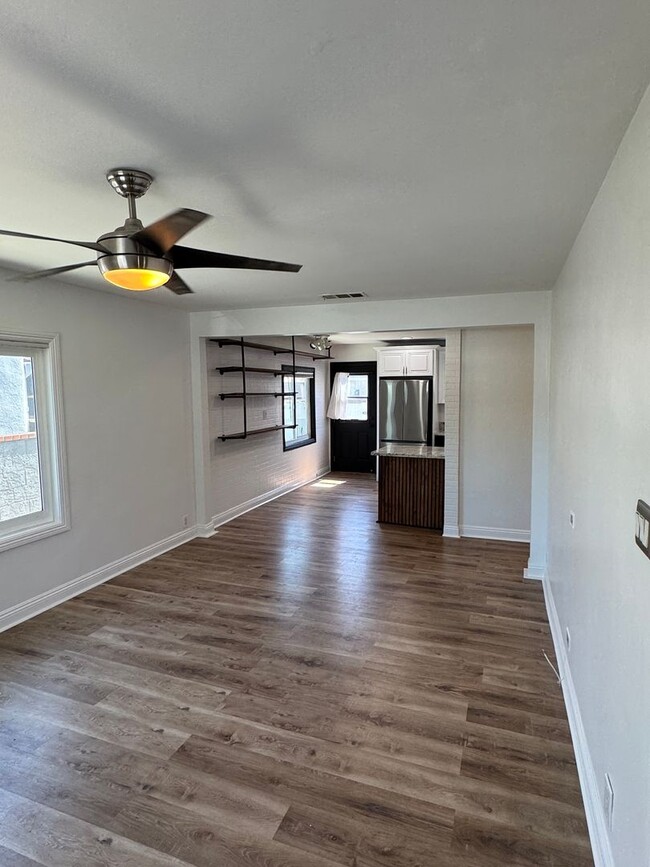 2672 E Washington St in Carson, CA - Foto de edificio - Building Photo