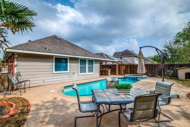 10514 Lauren Creek Dr in Baytown, TX - Building Photo - Building Photo