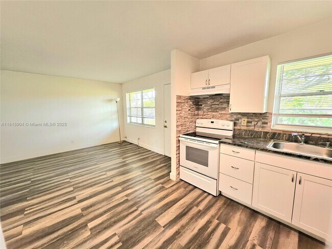 5180 NE 6th Ave, Unit 621 in Oakland Park, FL - Building Photo - Building Photo