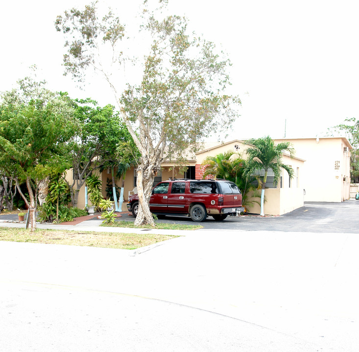 455 E 26th St in Hialeah, FL - Building Photo