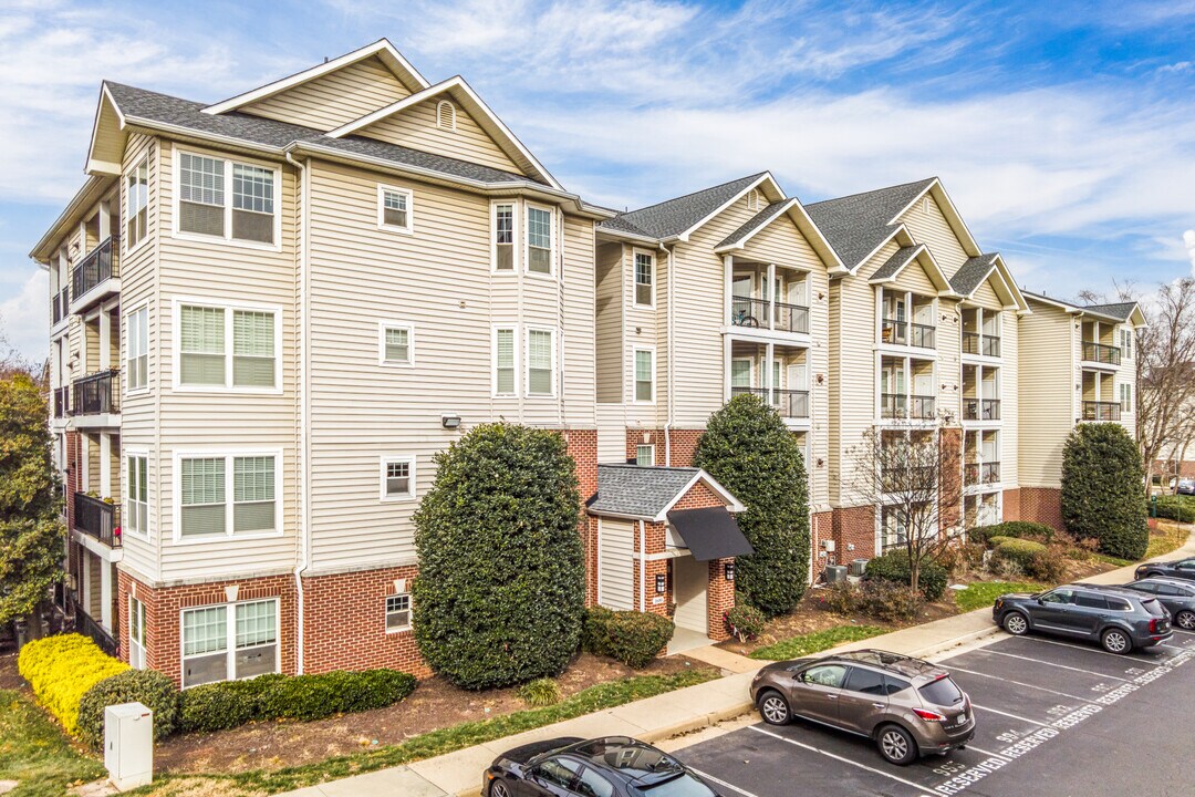 The Gates Of McLean in McLean, VA - Building Photo