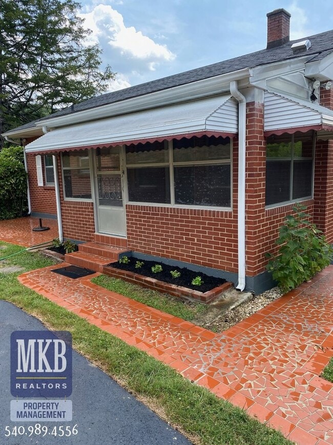 6099 Franklin Rd SW in Roanoke, VA - Building Photo - Building Photo