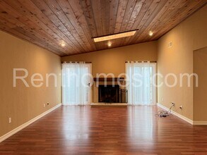 11339 Red Cedar Ln in San Diego, CA - Building Photo - Building Photo