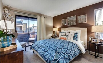 2717 S Norfolk St in San Mateo, CA - Foto de edificio - Building Photo