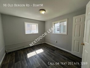 98 Old Bergen Rd in Jersey City, NJ - Building Photo - Building Photo