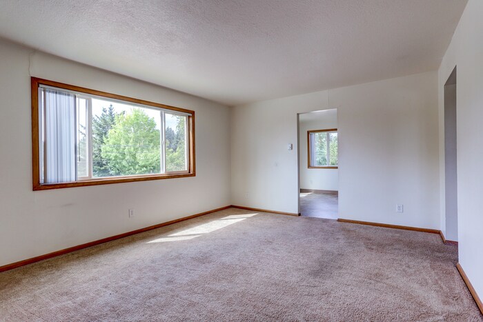 11580 SW Hall Blvd in Tigard, OR - Building Photo