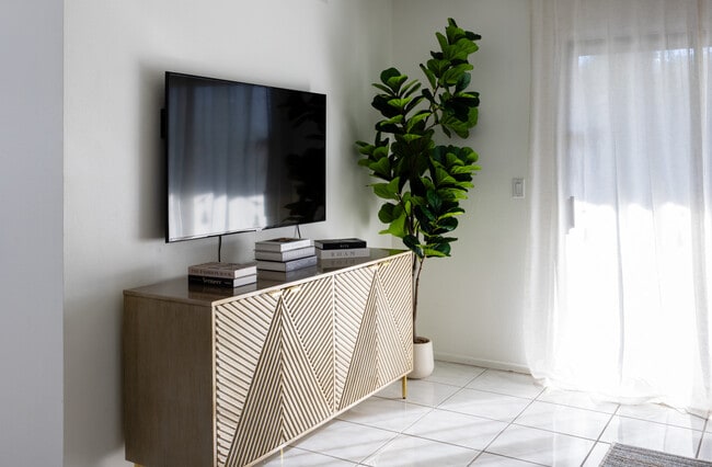 3155 E Ramon Rd, Unit 703 in Palm Springs, CA - Foto de edificio - Building Photo