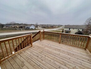 612 Fall Creek Dr in Belton, MO - Building Photo - Building Photo