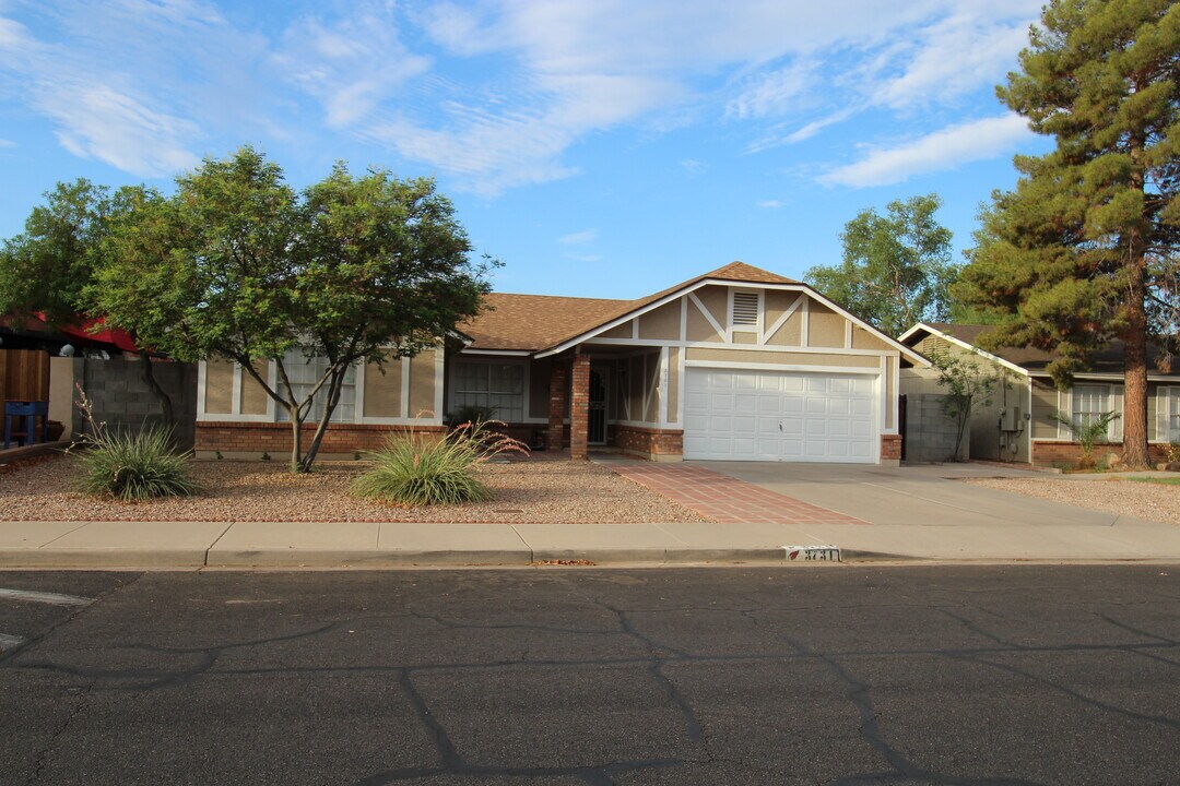 3731 E Hampton Ave in Mesa, AZ - Building Photo