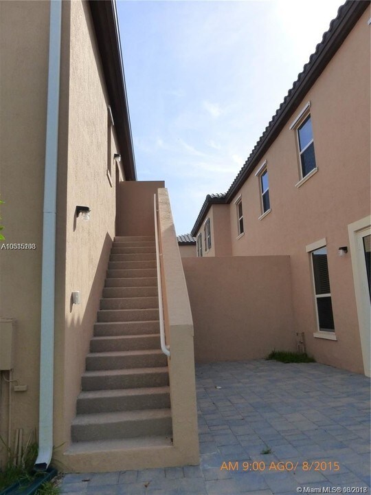 17029 SW 94th Terrace in Miami, FL - Building Photo