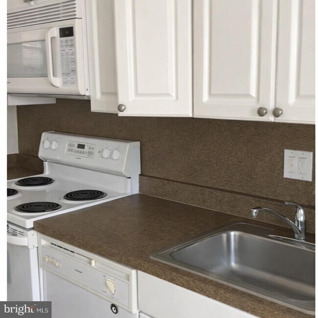 property at 407 S 10th St