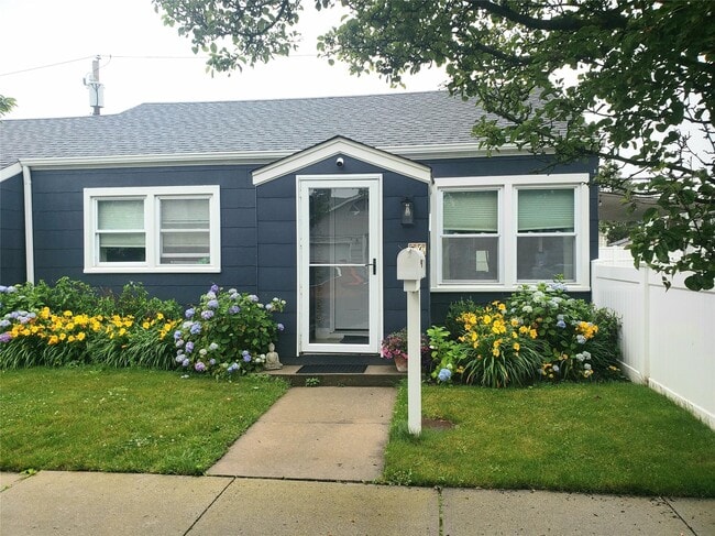 70 Dalton St in Long Beach, NY - Building Photo - Building Photo