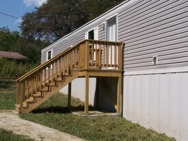 148 Pine St in Clinton, AR - Building Photo