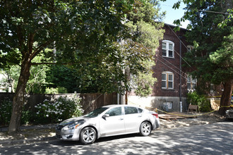 1830 NW 24th Pl in Portland, OR - Building Photo - Building Photo