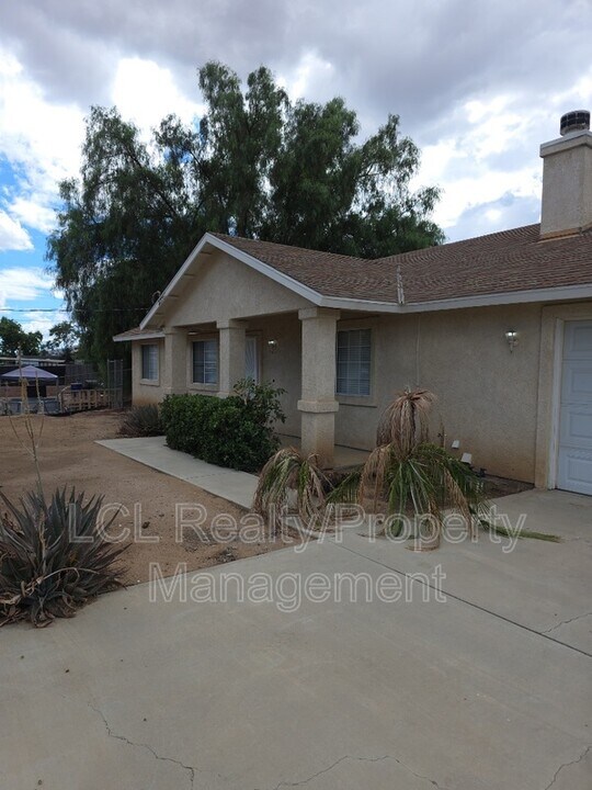 22561 Forrest Rd in Perris, CA - Building Photo