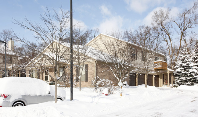 Forest Creek in Ann Arbor, MI - Foto de edificio - Building Photo