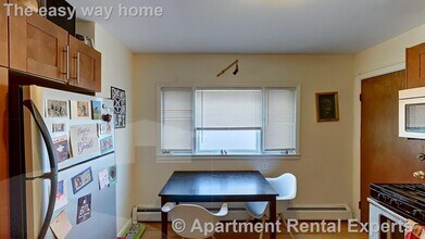 110 Thurston St, Unit #4 in Somerville, MA - Building Photo - Building Photo