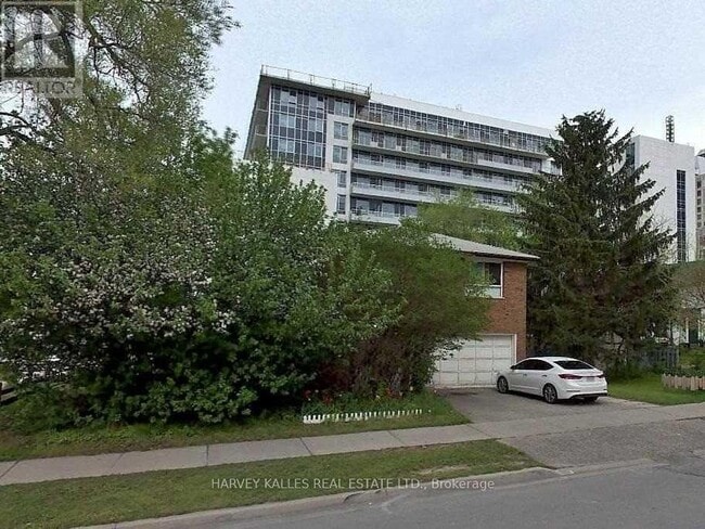 property at 7 Barberry Pl