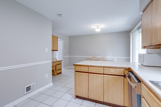 4685 Forestdale Dr in Fairfax, VA - Building Photo - Building Photo